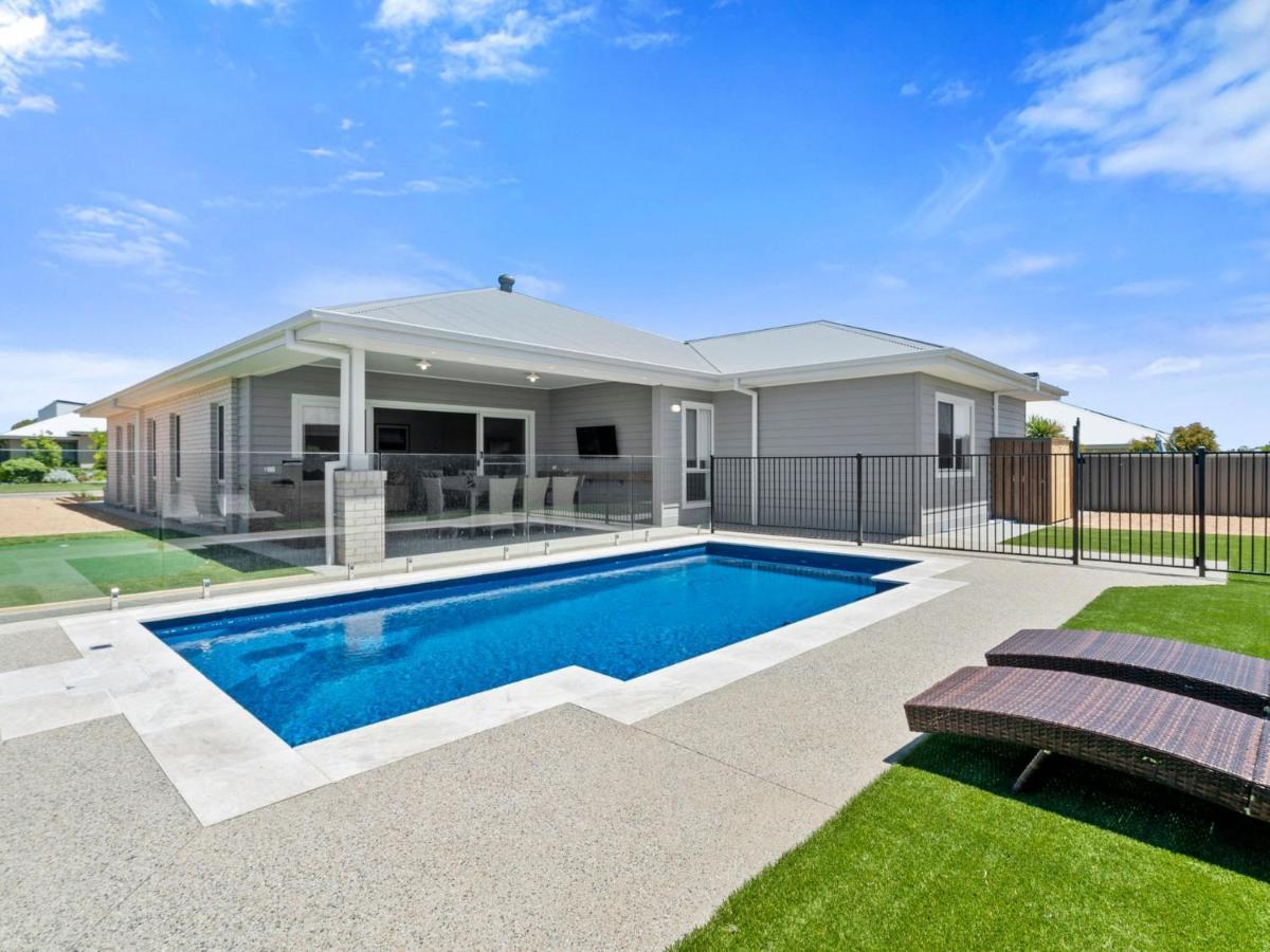 Sunsets By The Lake Villa Yarrawonga Exterior photo